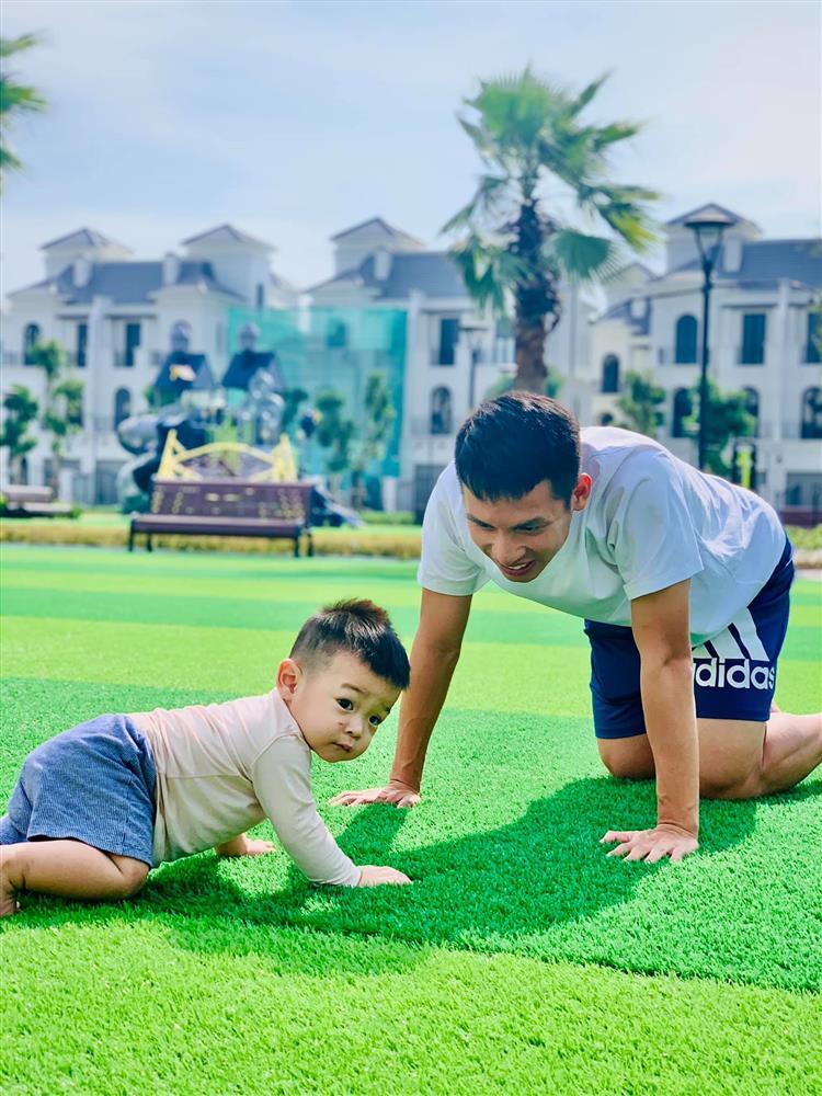 Hùng Dũng gọi video call cho con trai trước khi phẫu thuật-6