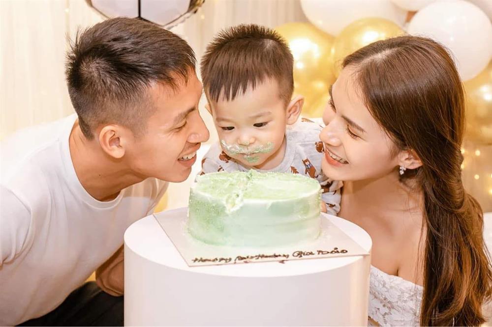 Hùng Dũng gọi video call cho con trai trước khi phẫu thuật-4