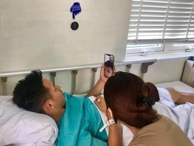 Hùng Dũng gọi video call cho con trai trước khi phẫu thuật-1