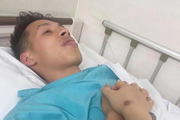 Bà xã Hùng Dũng bị tai nạn trước 1 tuần chồng gặp chấn thương-4