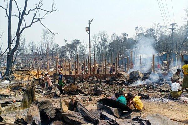 Trại tị nạn ở Bangladesh cháy lớn, hàng trăm người chết và mất tích-1