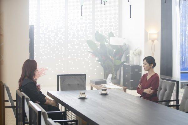 2 chị đẹp bắt tay cùng trả thù ác ma trong tập cuối Penthouse 2-2