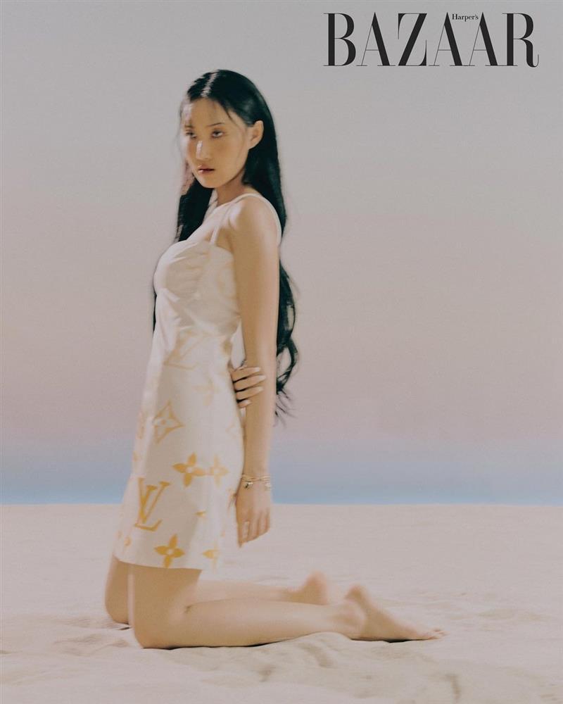 Diện cùng mẫu váy, em út sexy nhất Kpop khiến Nayeon (TWICE) muối mặt-2