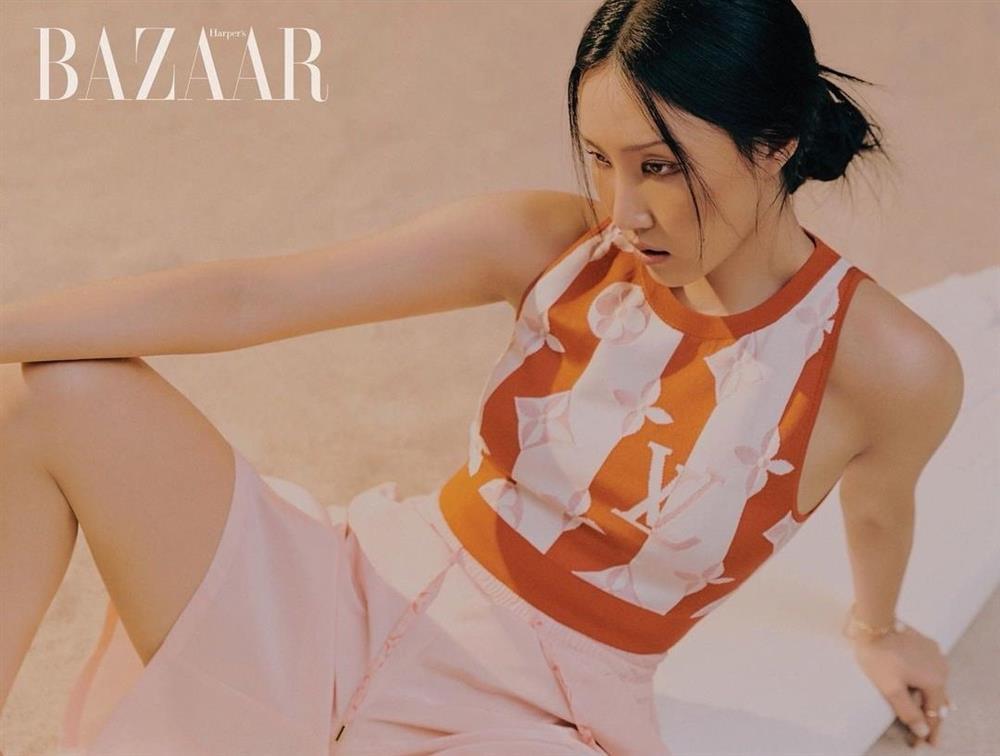 Diện cùng mẫu váy, em út sexy nhất Kpop khiến Nayeon (TWICE) muối mặt-6