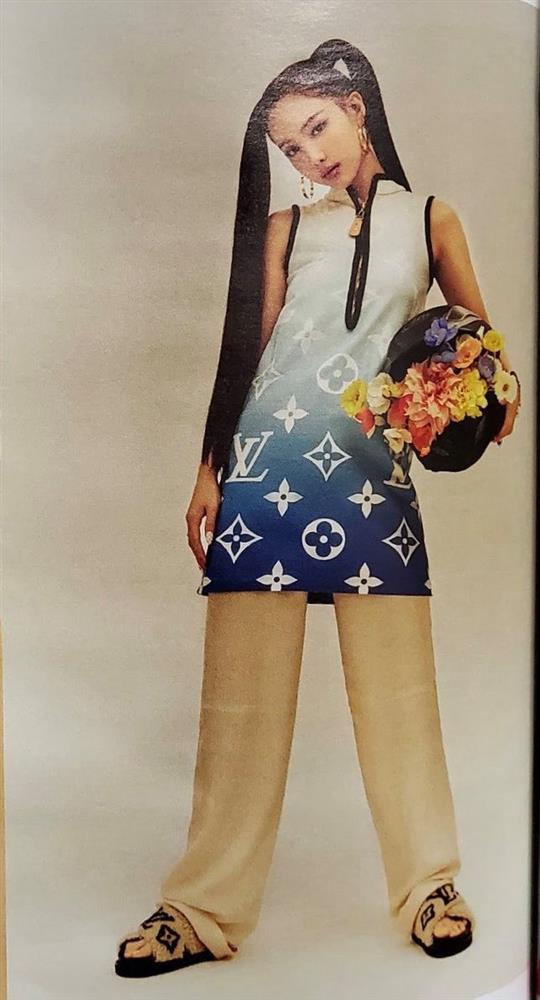 Diện cùng mẫu váy, em út sexy nhất Kpop khiến Nayeon (TWICE) muối mặt-13