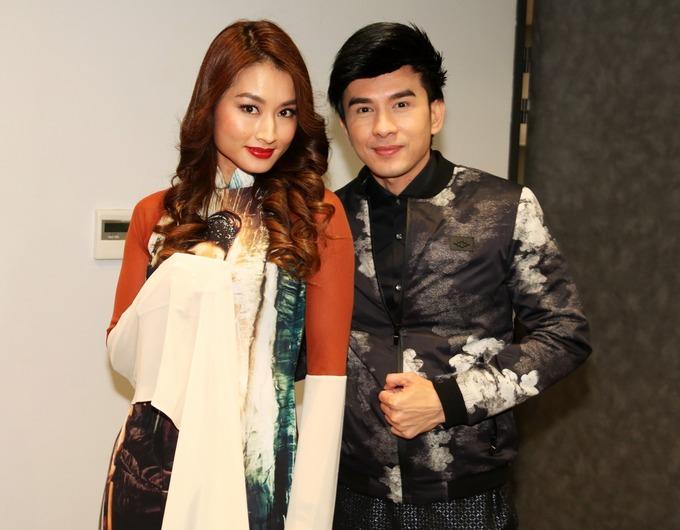 Thình thoảng, Uyển Nhi còn làm MC cho một số chương trình của kiều bào tại Đan Mạch. Việc tái xuất này giúp cô vơi bớt nỗi nhớ nghề, ánh đèn sân khấu của nhiều năm trước. "Duyên nghề và đam mê của tôi vẫn còn lưu luyến lắm. Buông thì có buông nhưng không thể bỏ", cô nói.