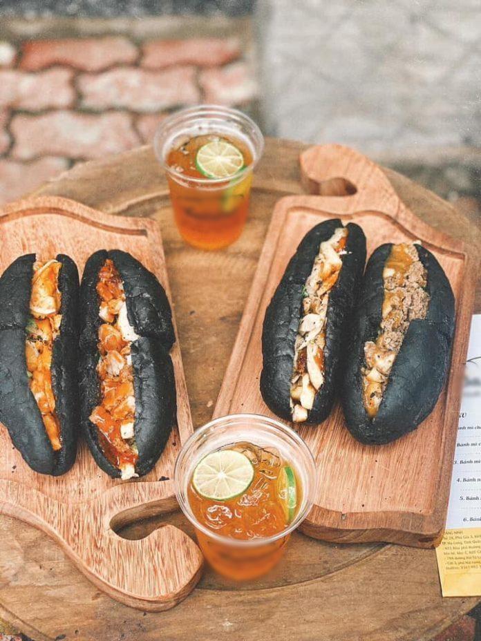 Lạ mắt bánh mì than tổ ong đang được săn lùng-7