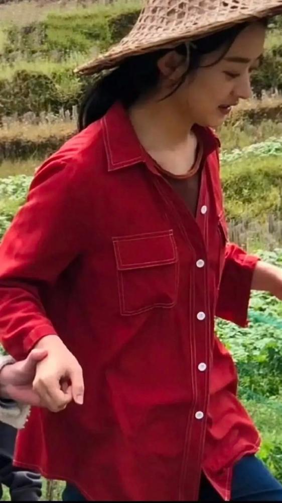 Netizen mắng Triệu Lệ Dĩnh quên nguồn cội vì không biết cày ruộng ở phim mới-6