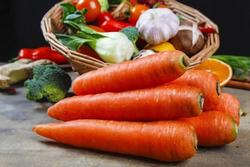 Mua cà rốt, chọn củ nhạt hay sẫm màu, người trồng mách mẹo cực chuẩn