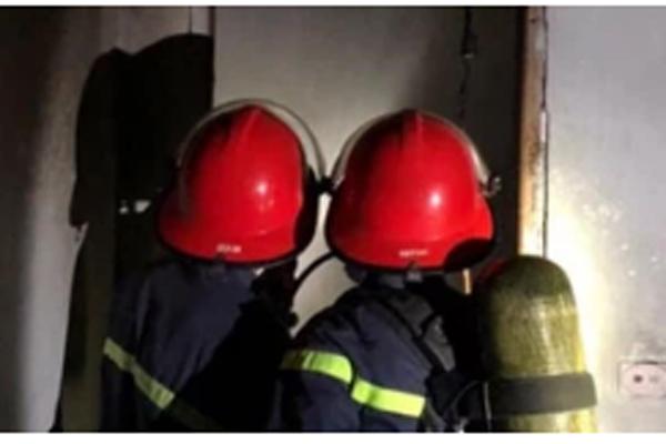 Mâu thuẫn, con trai phóng hỏa đốt luôn nhà 2 tầng của gia đình-1