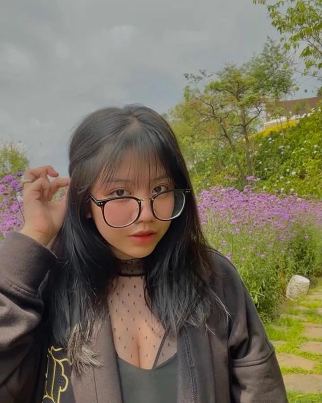 Ngoại hình phổng phao, xinh xắn của con gái thứ 2 Minh Nhựa và vợ cả-5