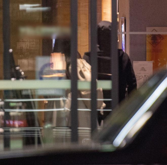 Nữ ca sĩ Nhật Bản bị tố vào khách sạn với 2 đồng nghiệp nam-4