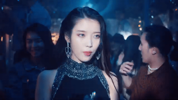 IU 50 sắc thái trong MV mới, tạm biệt thanh xuân mà vui quá thể!-4