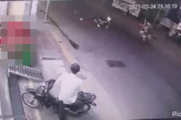 Nữ sinh lớp 12 bị xe buýt đâm tử vong, cha ôm thi thể con gào khóc xót xa-6