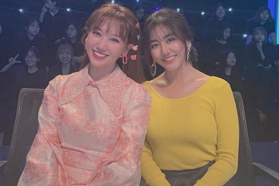 Văn Mai Hương 'gây lú' trong bức ảnh chụp cùng Hari Won