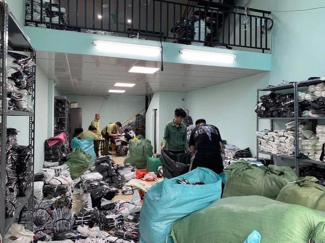 Cận cảnh kho hàng giả Adidas, Nike, Gucci, LV... ở Hà Nội của ông chủ 9x-1