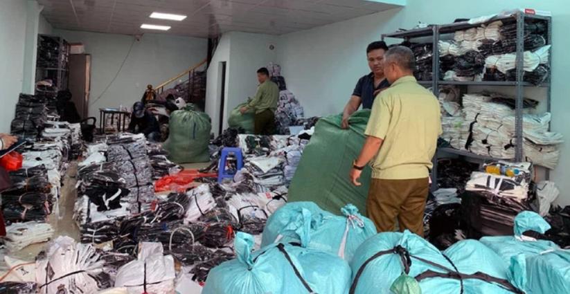 Cận cảnh kho hàng giả Adidas, Nike, Gucci, LV... ở Hà Nội của ông chủ 9x-5