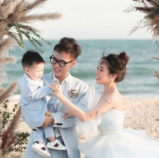 Loạt đồ hiệu đắt đỏ cháu ngoại Minh Nhựa diện ở tiệc thôi nôi-2