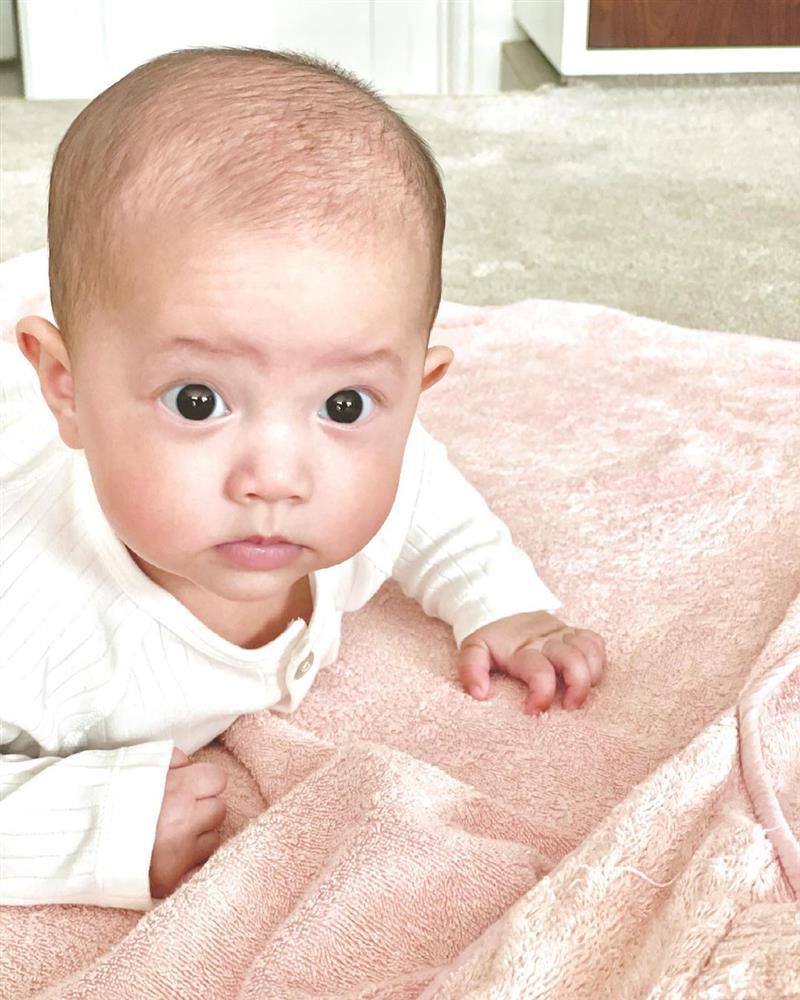 Visual đỉnh của con gái Hà Hồ: Ngủ cũng ra dáng tiểu mỹ nhân-4