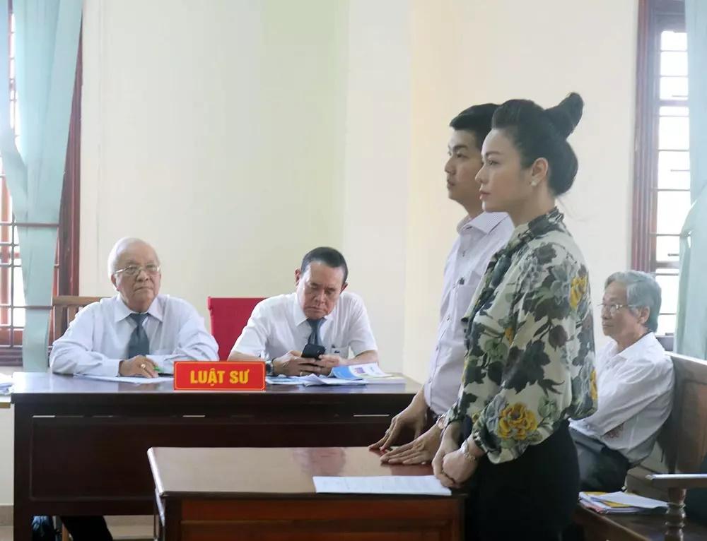 Nhật Kim Anh đưa con trai đi chơi sau khi giành được quyền nuôi-6