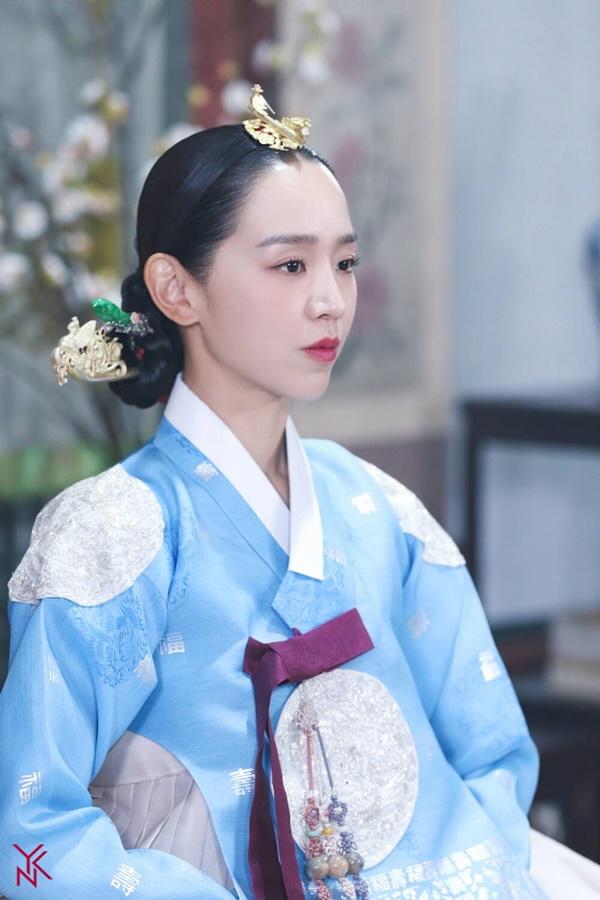 Shin Hye Sun bị tẩy chay vì đóng Mr. Queen-4