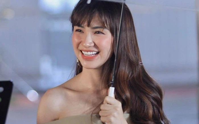 Tip hô biến tóc tém thành tóc dài không hề giả trân của Hòa Minzy-4