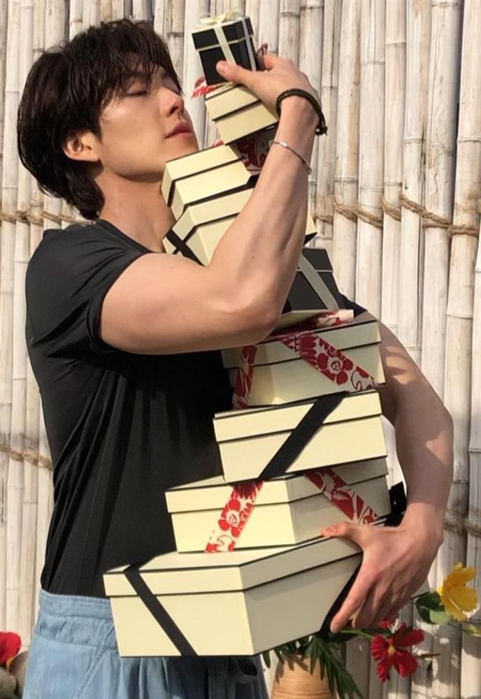 Từng suy nhược vì ung thư, Kim Woo Bin tái xuất với body đỉnh chóp-1