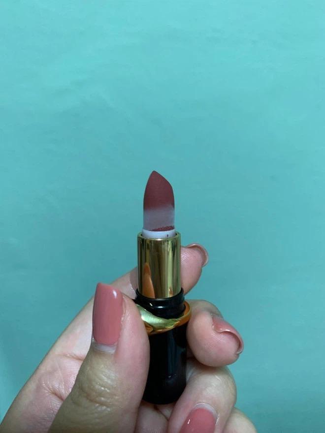 Cô nàng lo lắng cực độ vì thỏi son chưa dùng mà bị mảng trắng như mốc-7