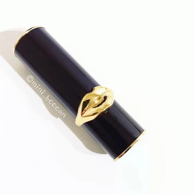 Cô nàng lo lắng cực độ vì thỏi son chưa dùng mà bị mảng trắng như mốc-11