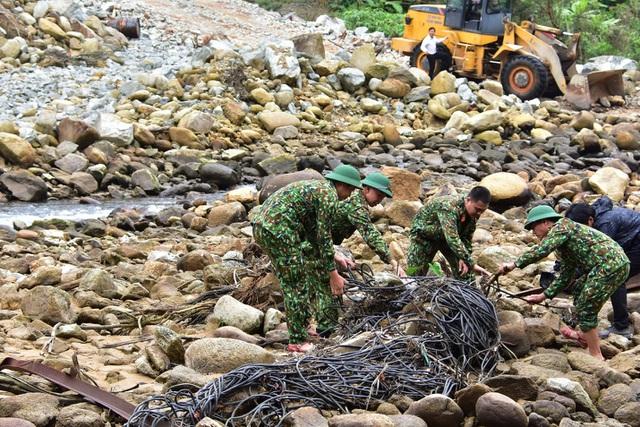 Công nhân mất tích ở Rào Trăng 3: Tìm thấy ví, quần áo, xe máy...-1