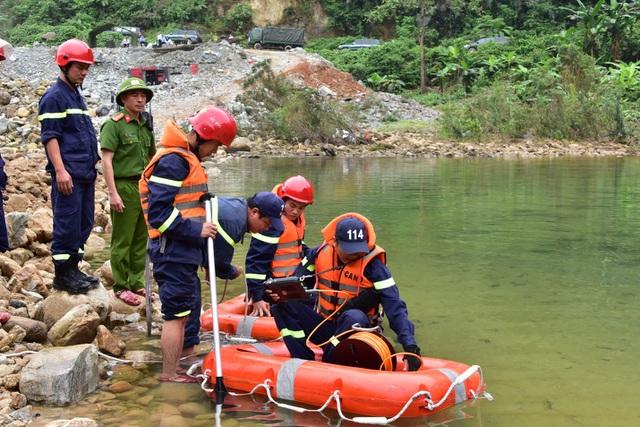 Công nhân mất tích ở Rào Trăng 3: Tìm thấy ví, quần áo, xe máy...-8