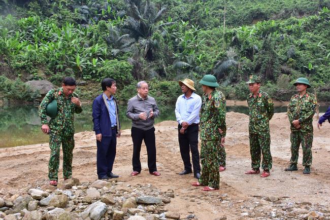 Công nhân mất tích ở Rào Trăng 3: Tìm thấy ví, quần áo, xe máy...-3