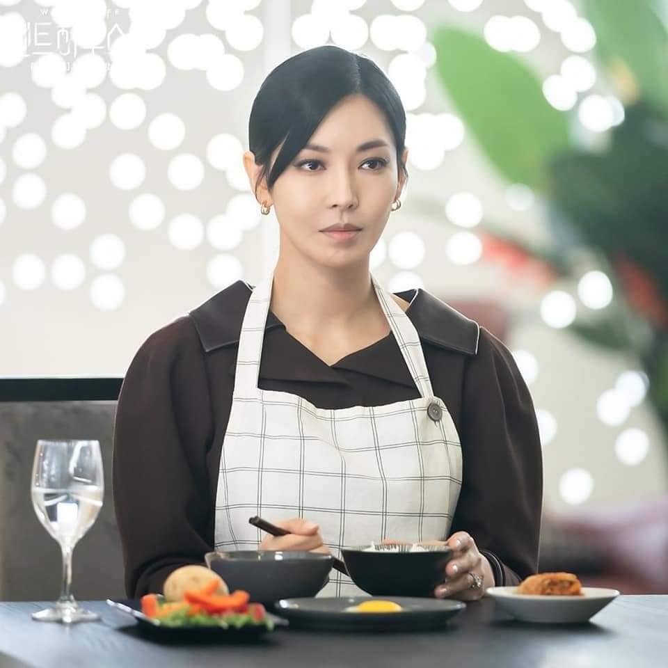 Ác nữ Cheon phải làm việc như người ở trong tập 11 Penthouse 2-4