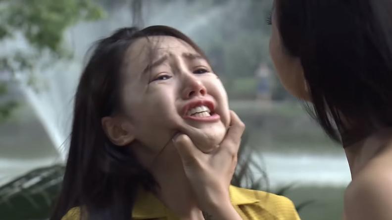 Những màn đánh ghen rợn người trên phim Việt-2