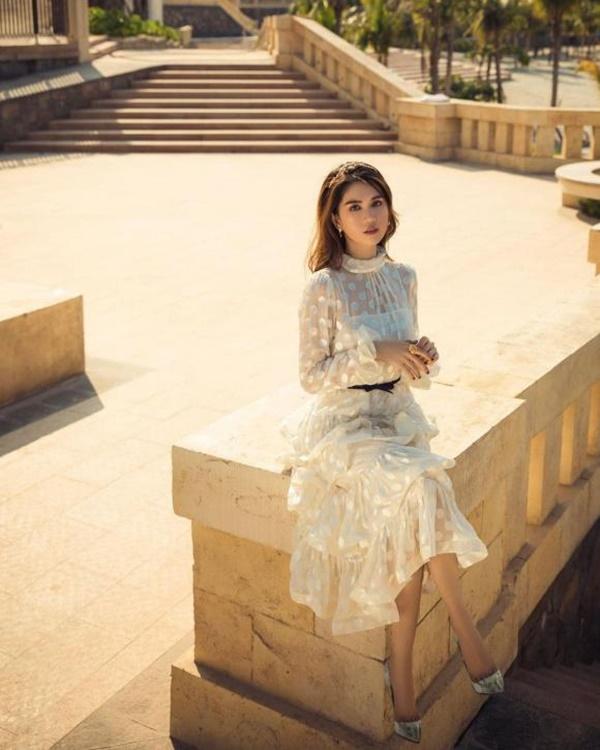 Ngọc Trinh triết lý: "Ngồi chờ duyên phận ý trời. Không bằng chủ động nói lời thương nhau".