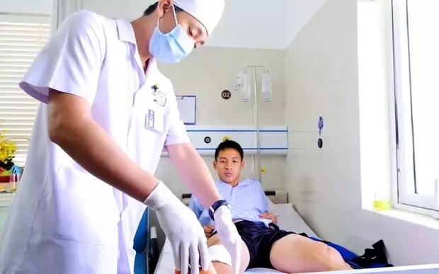 Con trai Hùng Dũng có hành động xúc động khi được hỏi về bố-2