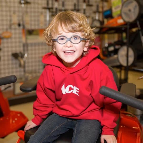 Bé trai sinh ra não úng thủy, dung mạo hiện tại khiến ai cũng trầm trồ-6