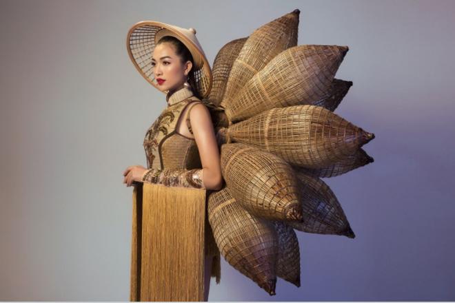 Toát mồ hôi Quốc phục khổng lồ của người đẹp Việt đi thi quốc tế-7