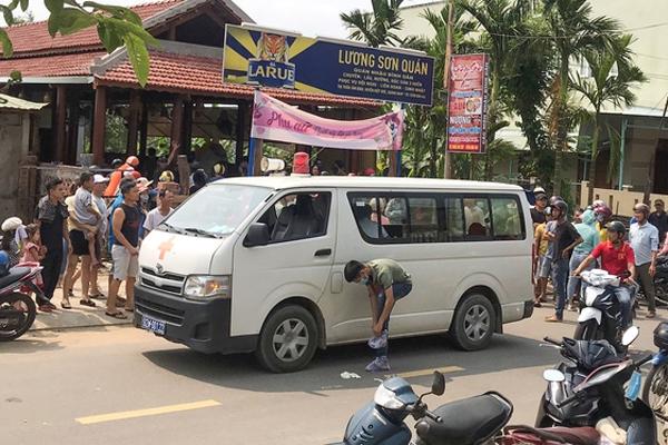 Ghen tuông: Đầu bếp bị đâm tử vong, vợ chồng chủ quán nguy kịch-2