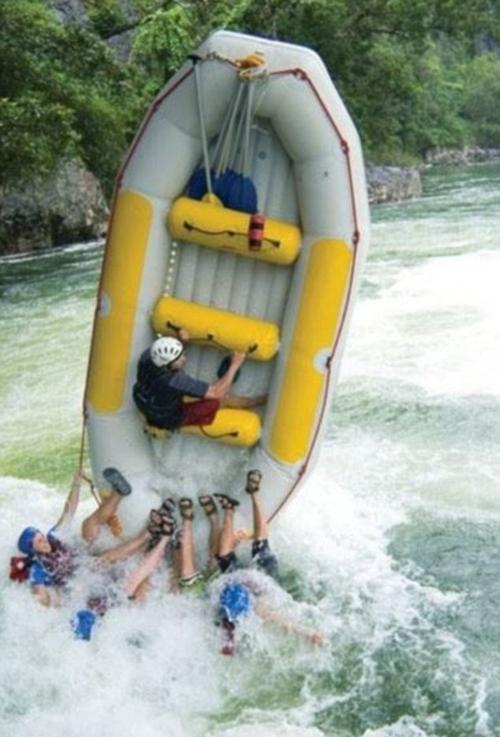 Những pha tai nạn như tấu hài khi check-in-3