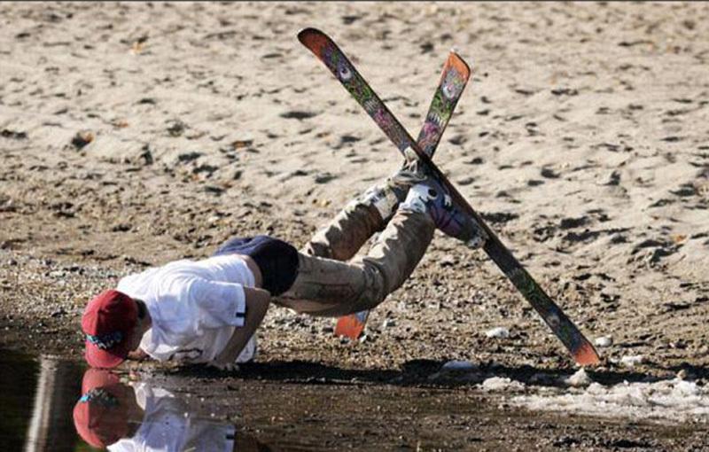 Những pha tai nạn như tấu hài khi check-in-4