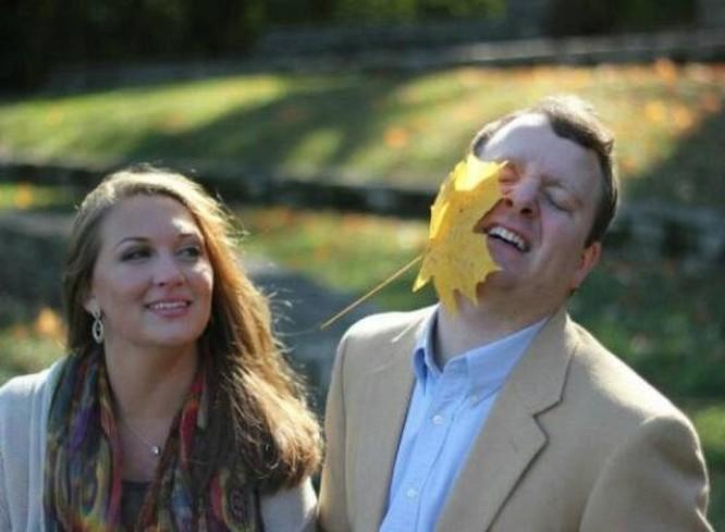 Những pha tai nạn như tấu hài khi check-in-7