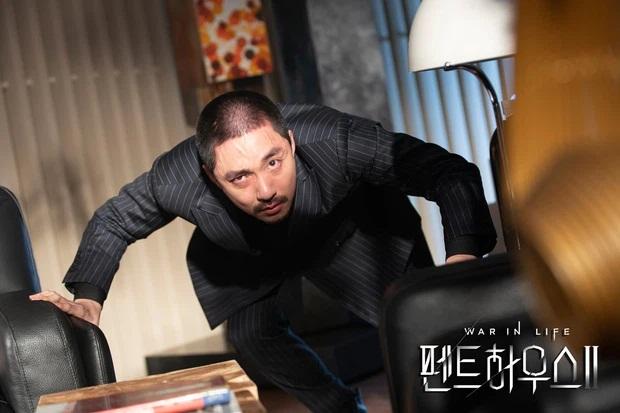 Penthouse 2: Người chăm sóc dượng Ju tận giường là 1 nhân vật bất ngờ-4