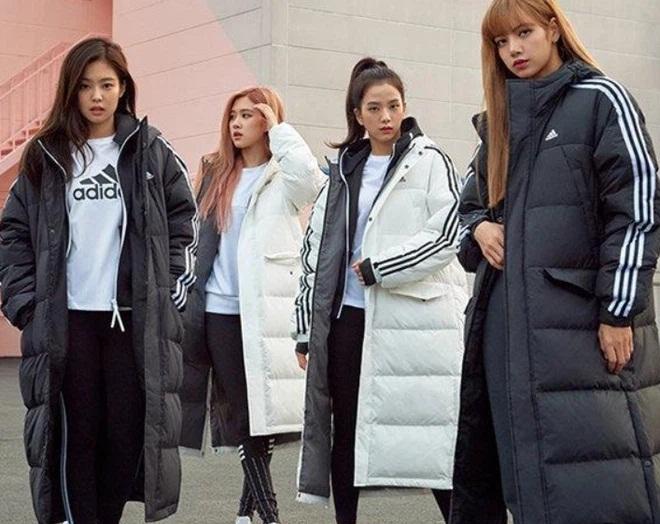 Toàn bộ ảnh Lisa trên tạp chí lớn bị xóa gấp trên Weibo, chuyện gì xảy ra?-3