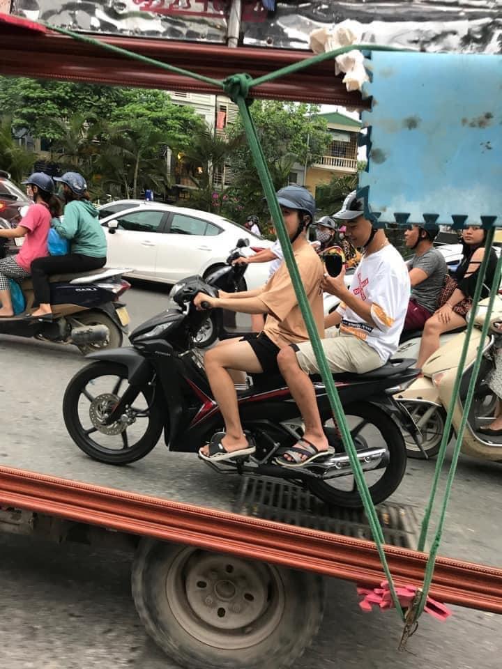 Loạt ảnh cao thủ không bằng tranh thủ của các thánh thích tự sướng-15