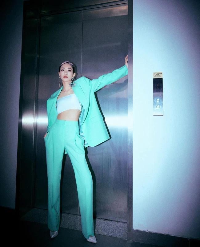 Mỹ nhân mặc suit đẹp nhất Cbiz: Đi đâu cũng diện và diện chất đét-6