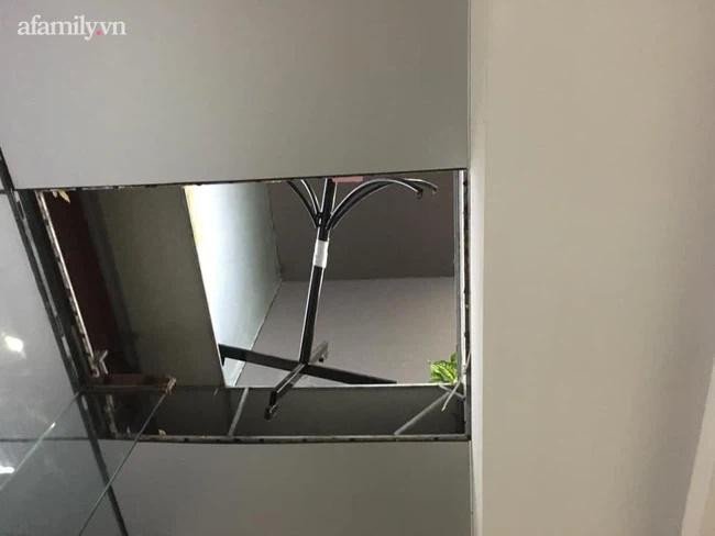 Hà Nội: Thủng trần nhà chung cư, đôi nam nữ rơi xuống đất nguy kịch-2