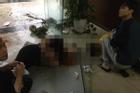 Hà Nội: Thủng trần nhà chung cư, đôi nam nữ rơi xuống đất nguy kịch