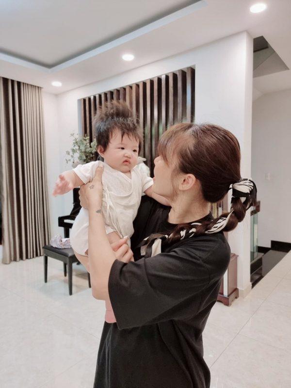 Xỉu up xỉu down với biểu cảm của con gái Đông Nhi-10