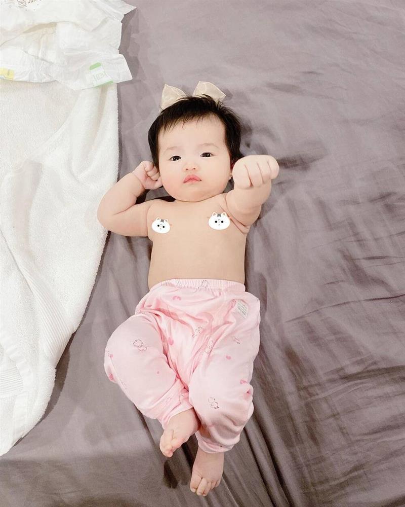 Xỉu up xỉu down với biểu cảm của con gái Đông Nhi-11